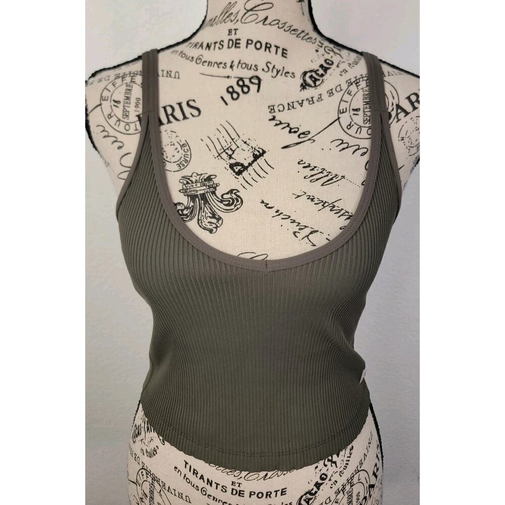 Vuori Womens Rib Crop Tank Top Sz XS Oregano Criss Cross Performance Athletic
